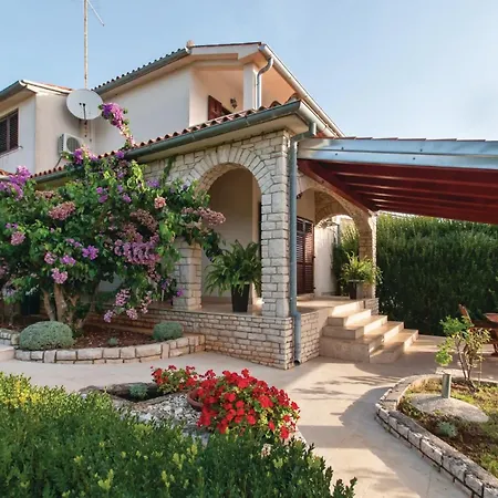 Holiday home Amazing Home In Pula With House Sea View *
