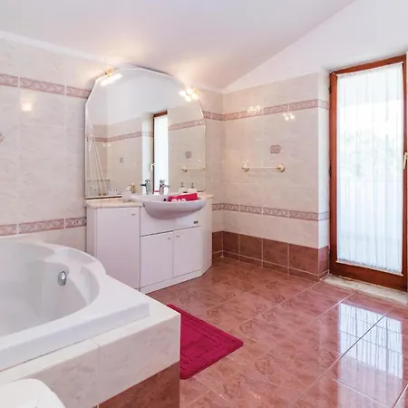 Holiday home Amazing Home In Pula With House Sea View