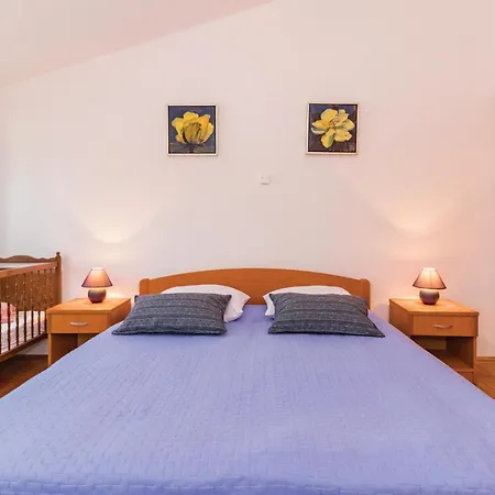 Amazing Home In Pula With House Sea View Premantura
